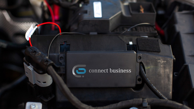 Nachrüstlösung connect business EXPERT an der Batterie verbaut